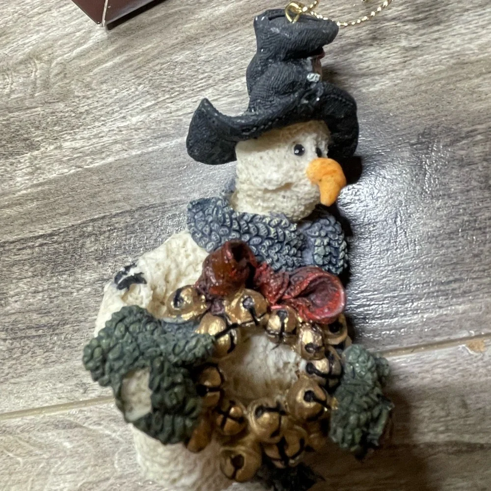 Boyd’s Bears & Friends Snowman Christmas Ornament Jingles with Wreath 1995‎ Folk